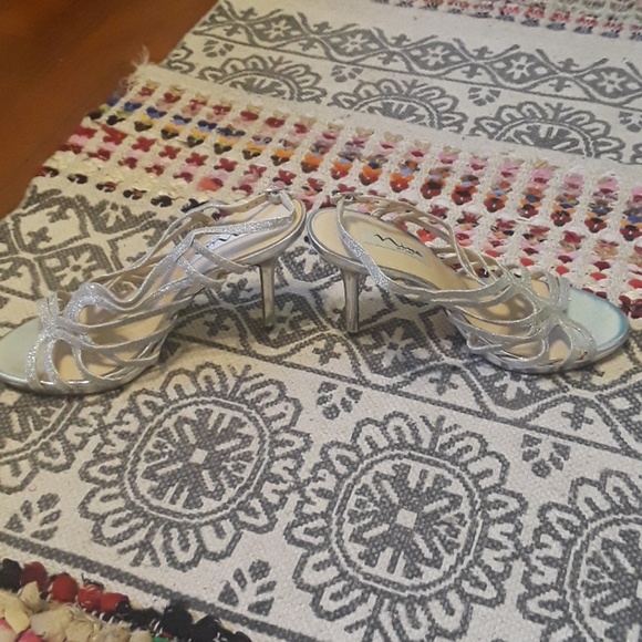 Shoes - Picture 3 of 4